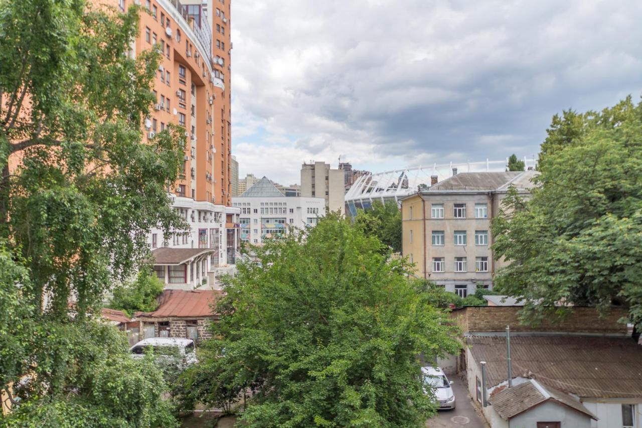 On Velyka Vasylkivska 47 * Kyiv